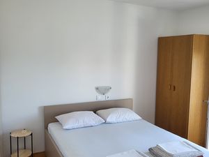 23926511-Zimmer-2-Banjol-300x225-1