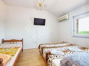 Zimmer für 3 Personen (19 m&sup2;) in Biograd Na Moru