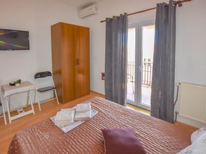 23946443-Zimmer-2-Biograd Na Moru-300x225-3