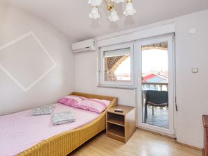 Zimmer für 3 Personen (18 m&sup2;) in Biograd Na Moru