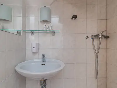 Badezimmer mit Dusche