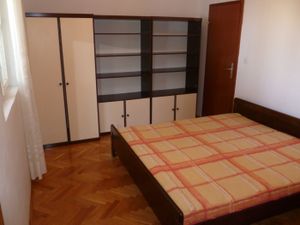 23944868-Zimmer-4-Brela-300x225-4