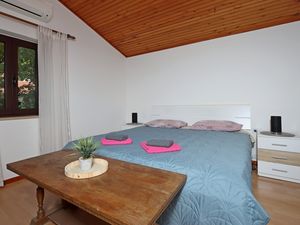 Zimmer für 3 Personen (23 m&sup2;) in Brseč