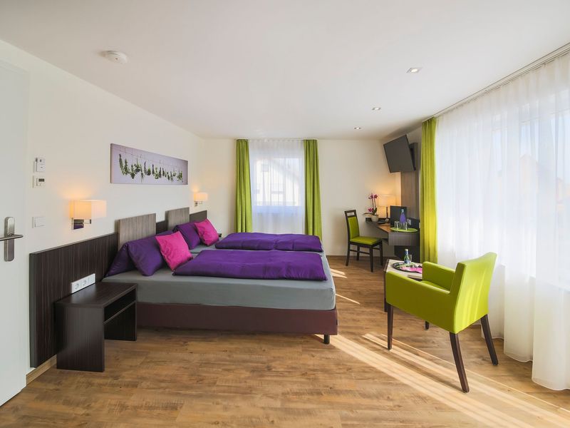 23957743-Zimmer-2-Friedrichshafen-800x600-0