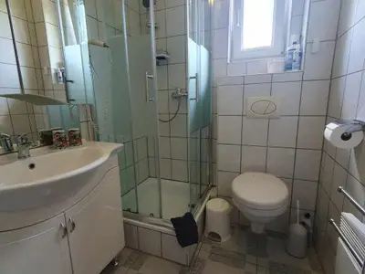 Badezimmer mit Dusche