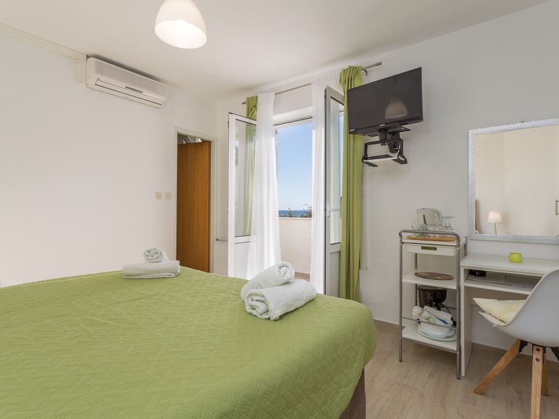 23930510-Zimmer-2-Hvar-800x600-2