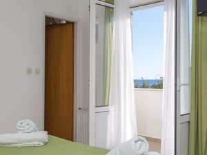 23930510-Zimmer-2-Hvar-300x225-4