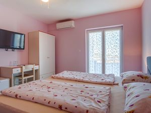 23927390-Zimmer-2-Mali Lošinj-300x225-2