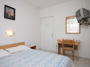 23926780-Zimmer-2-Mali Lošinj-300x225-3