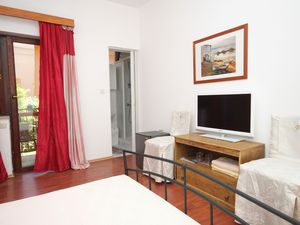 23926792-Zimmer-2-Mali Lošinj-300x225-1