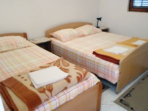 23928049-Zimmer-3-Mljet-300x225-1