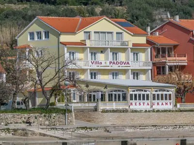 Zimmer für 3 Personen (25 m²) in Rab 1/10