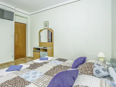 Zimmer für 3 Personen (25 m²) in Rab 5/10