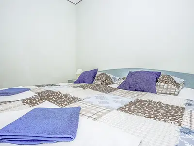 Zimmer für 3 Personen (25 m²) in Rab 9/10