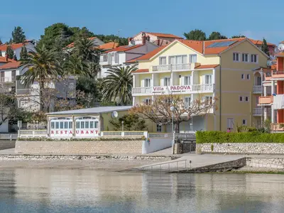 Zimmer für 2 Personen (25 m²) in Rab 2/10