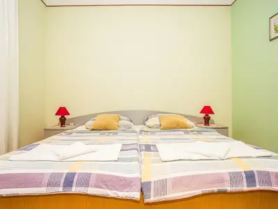 Zimmer für 2 Personen (25 m²) in Rab 6/10