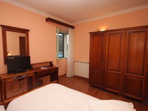 23927203-Zimmer-2-Rabac-300x225-2