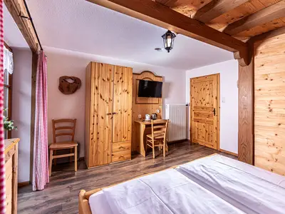 Doppelzimmer Kärlingerhaus mit TV