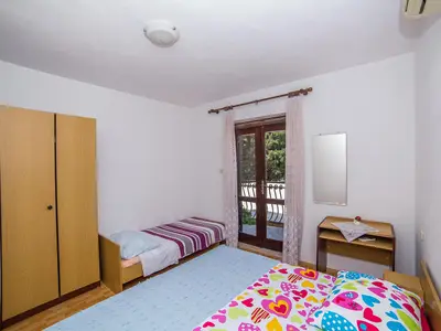 Zimmer für 3 Personen (20 m²) in Splitska 3/10