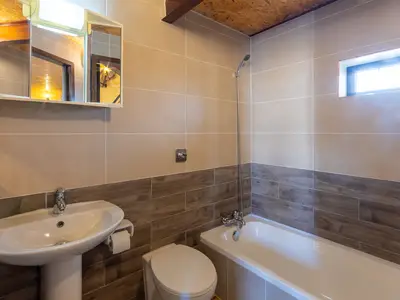 Badezimmer mit Badewanne