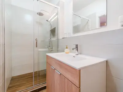 Badezimmer mit Dusche