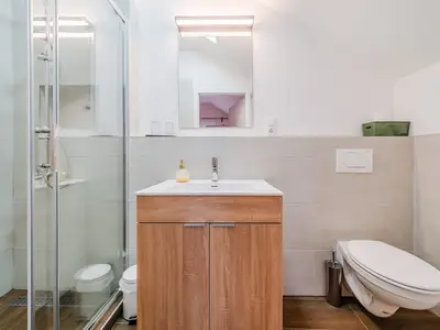 Badezimmer mit Dusche