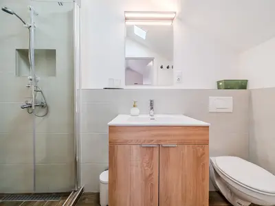 Badezimmer mit Dusche