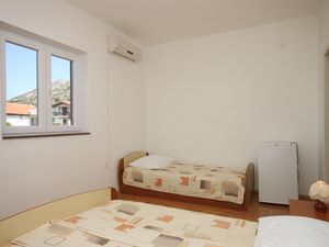 23929441-Zimmer-3-Starigrad-Paklenica-300x225-2