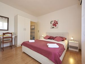 Zimmer für 3 Personen (19 m²) in Trogir