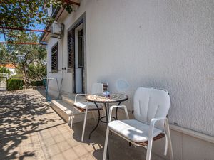 23943141-Zimmer-2-Trogir-300x225-1