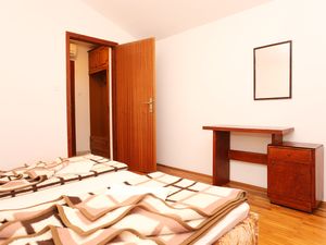 23925888-Zimmer-3-Trpanj-300x225-2