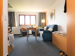 23885354-Zimmer-3-Wustrow (Ostseebad)-300x225-2