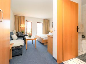 24056261-Zimmer-2-Wustrow (Ostseebad)-300x225-2